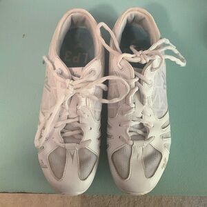 Varsity Last Pass 3.0 size 6 cheer shoes